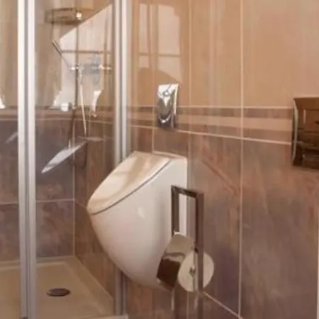 Luxurios Eingerichtete Ferienwohnung Mit Rundbalkon, Zwei Schlafzimmern Und Sehr Geraumigem Wohnbereich Mit Kachelofen