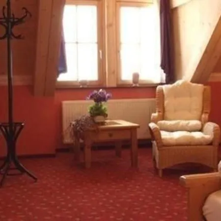 Luxurios Eingerichtete Ferienwohnung Mit Rundbalkon, Zwei Schlafzimmern Und Sehr Geraumigem Wohnbereich Mit Kachelofen * Schönwalde
